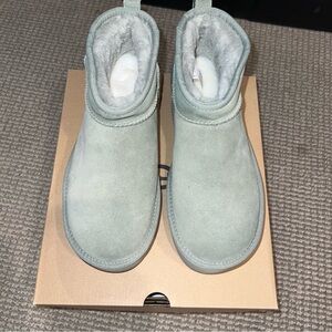 WOMENS UGG CLASSIC ULTRA MINI PLATFORM BOOTS SIZE  9 COLOR SHADED CLOVER NIB